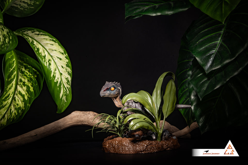 Velociraptor Baby with Mud Base | Killer Edition | 1:1 scale collectible figure