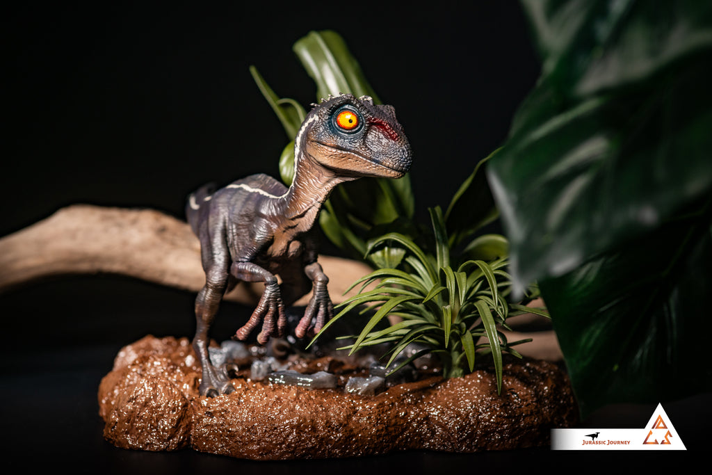 Velociraptor Baby with Mud Base | Killer Edition | 1:1 scale collectible figure