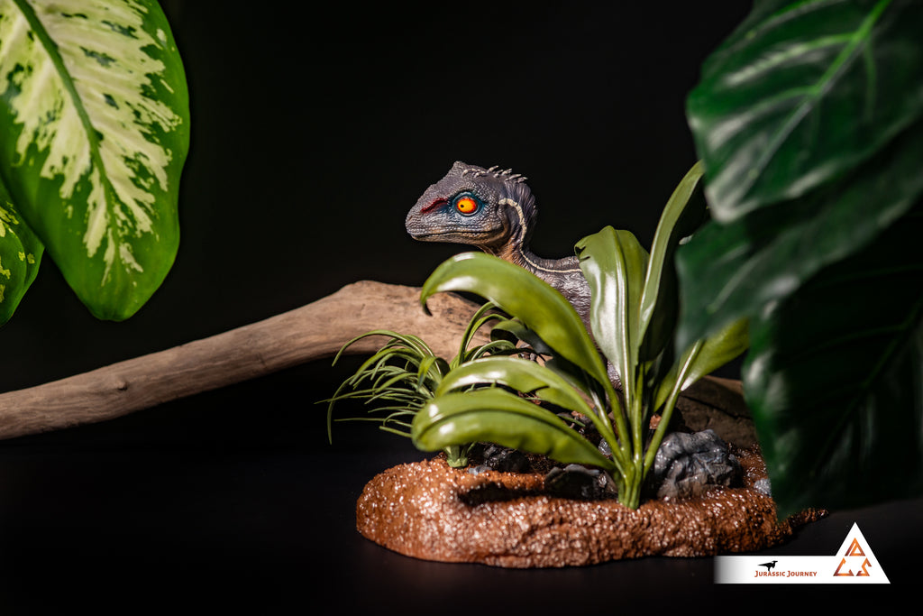 Velociraptor Baby with Mud Base | Killer Edition | 1:1 scale collectible figure