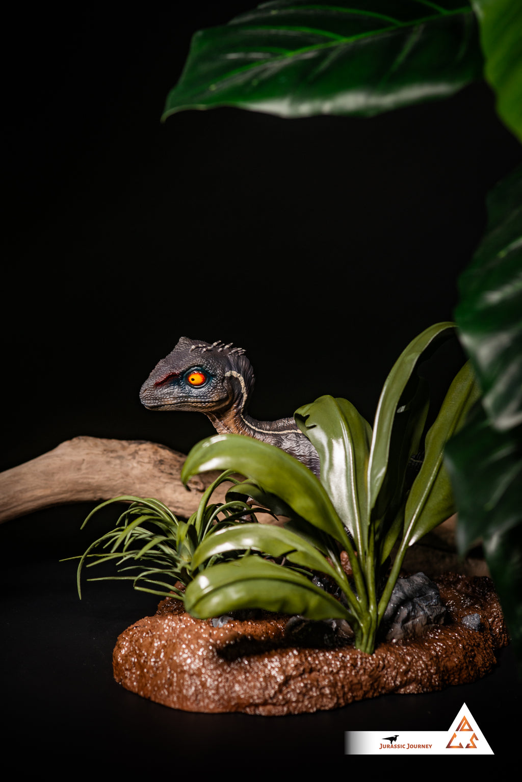 Velociraptor Baby with Mud Base | Killer Edition | 1:1 scale collectible figure