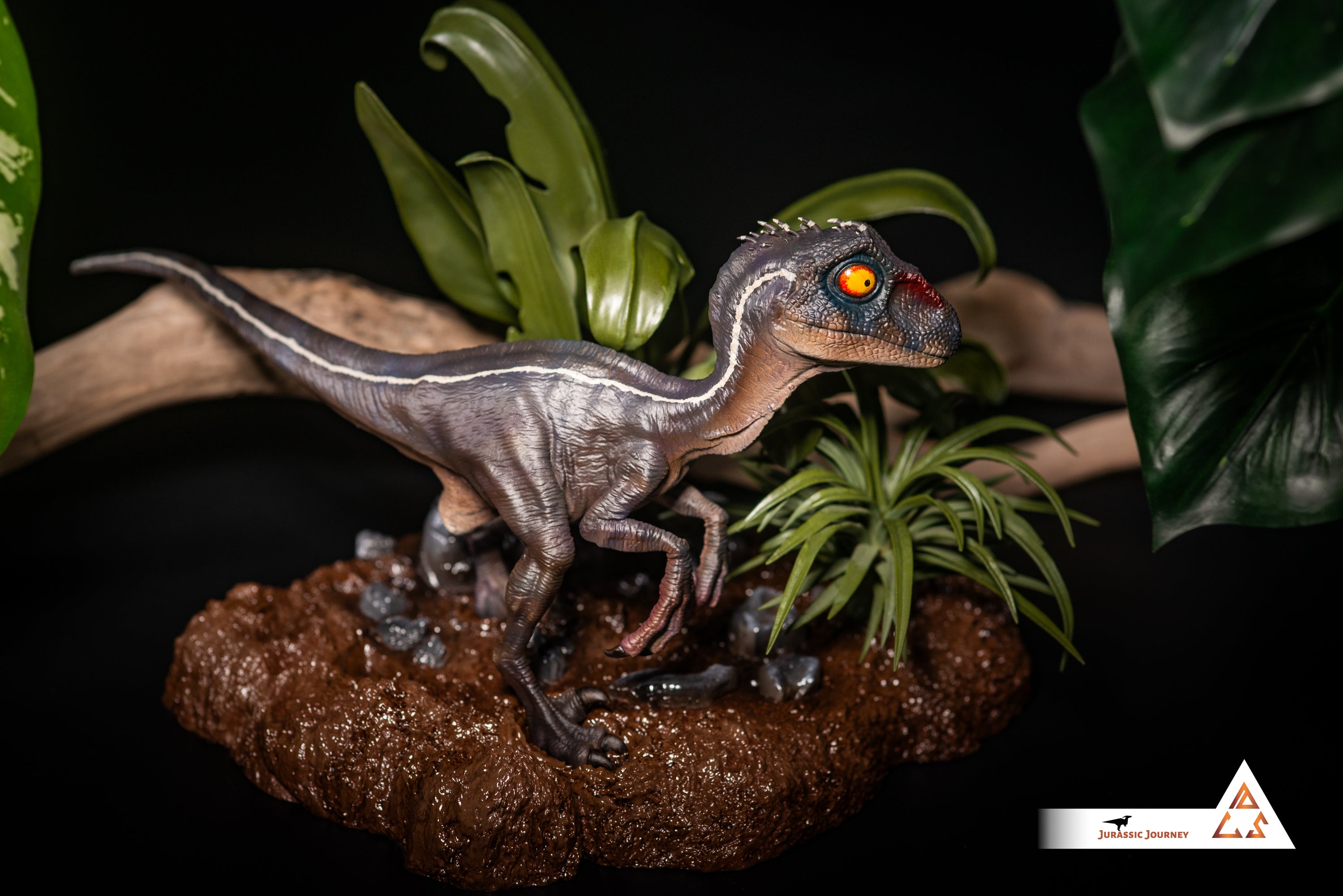 Velociraptor Baby with Mud Base | Killer Edition | 1:1 scale collectible figure