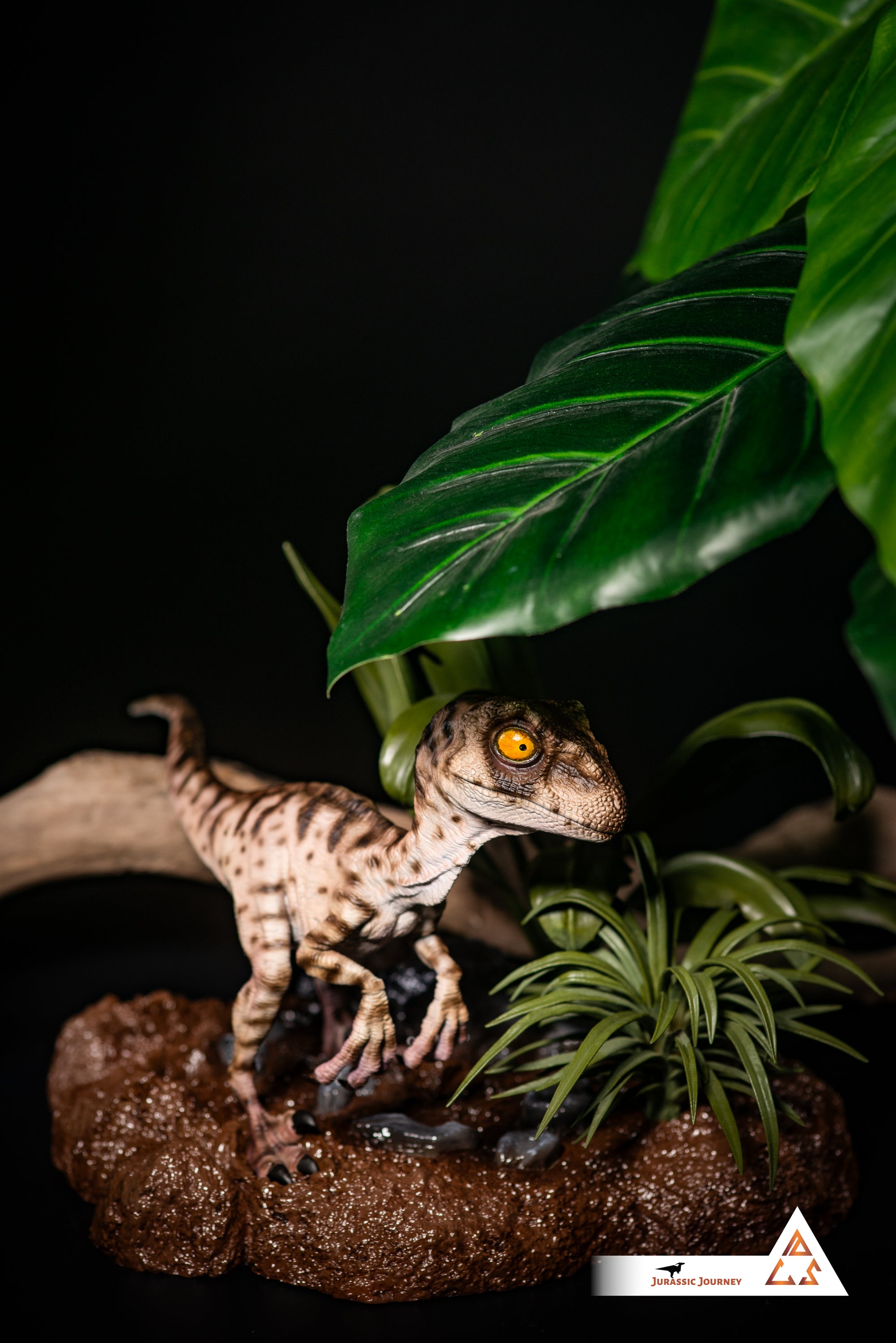 Velociraptor Baby with Mud Base | White Queen Edition | 1:1 scale collectible figure