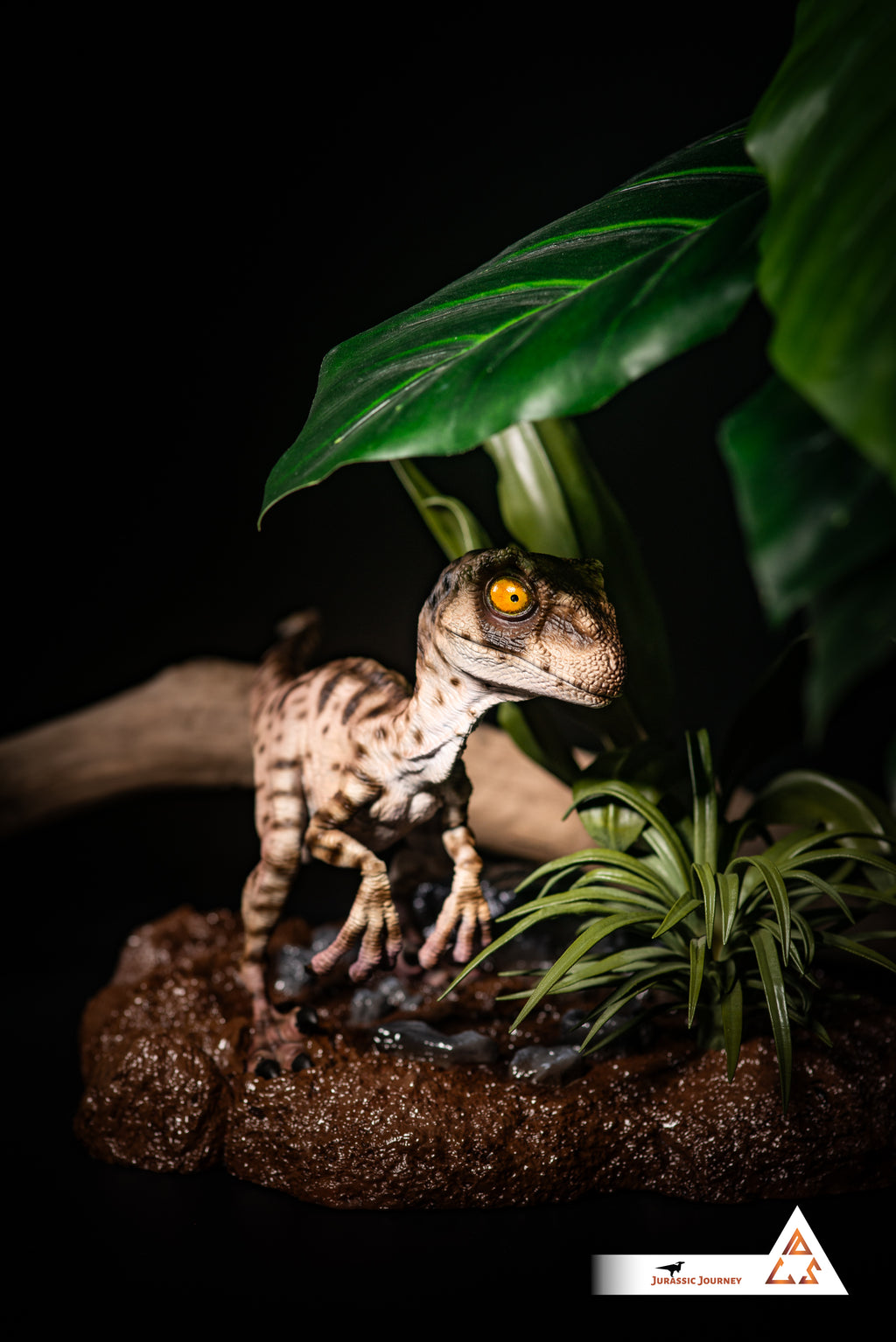 Velociraptor Baby with Mud Base | White Queen Edition | 1:1 scale collectible figure