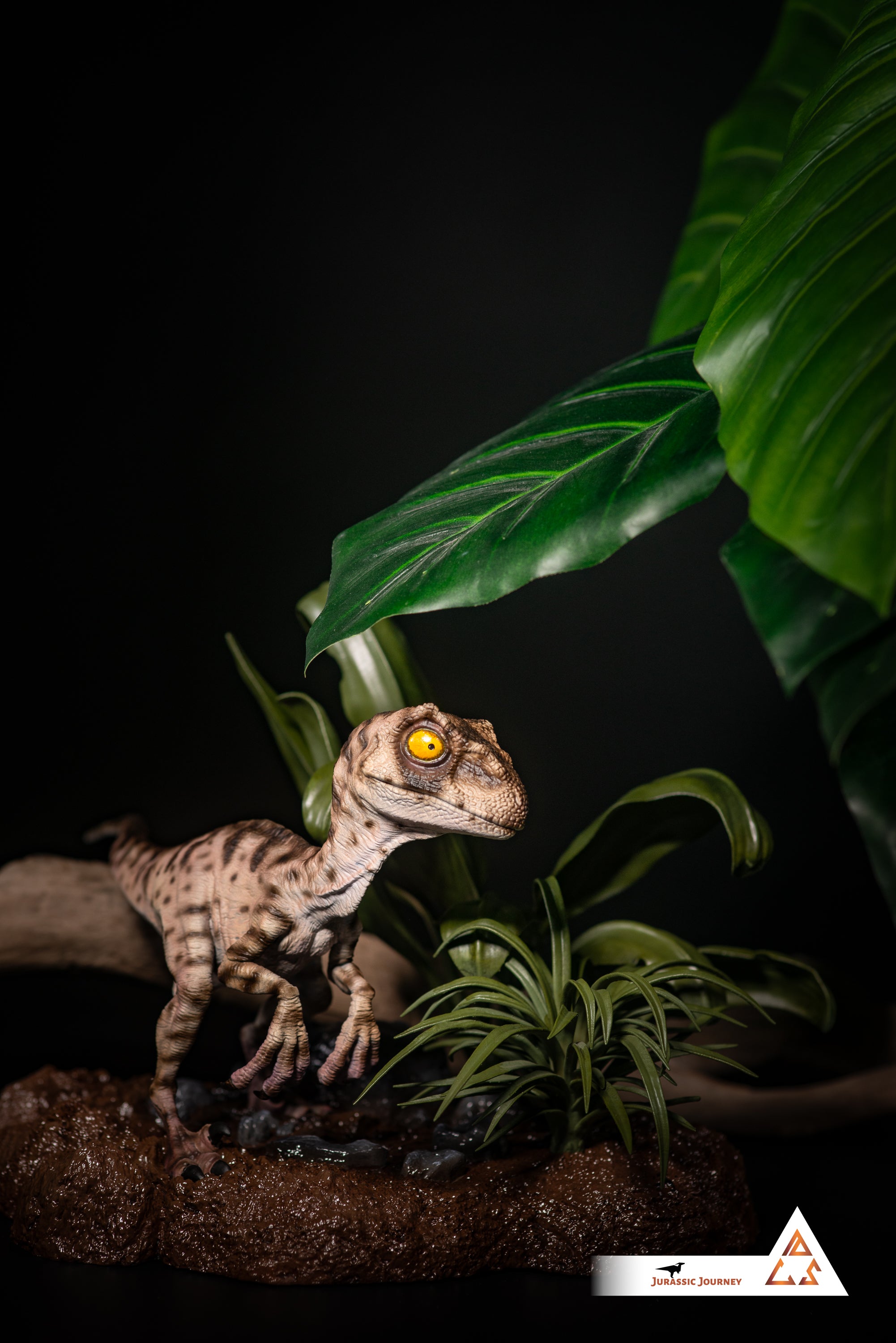 Velociraptor Baby with Mud Base | White Queen Edition | 1:1 scale collectible figure