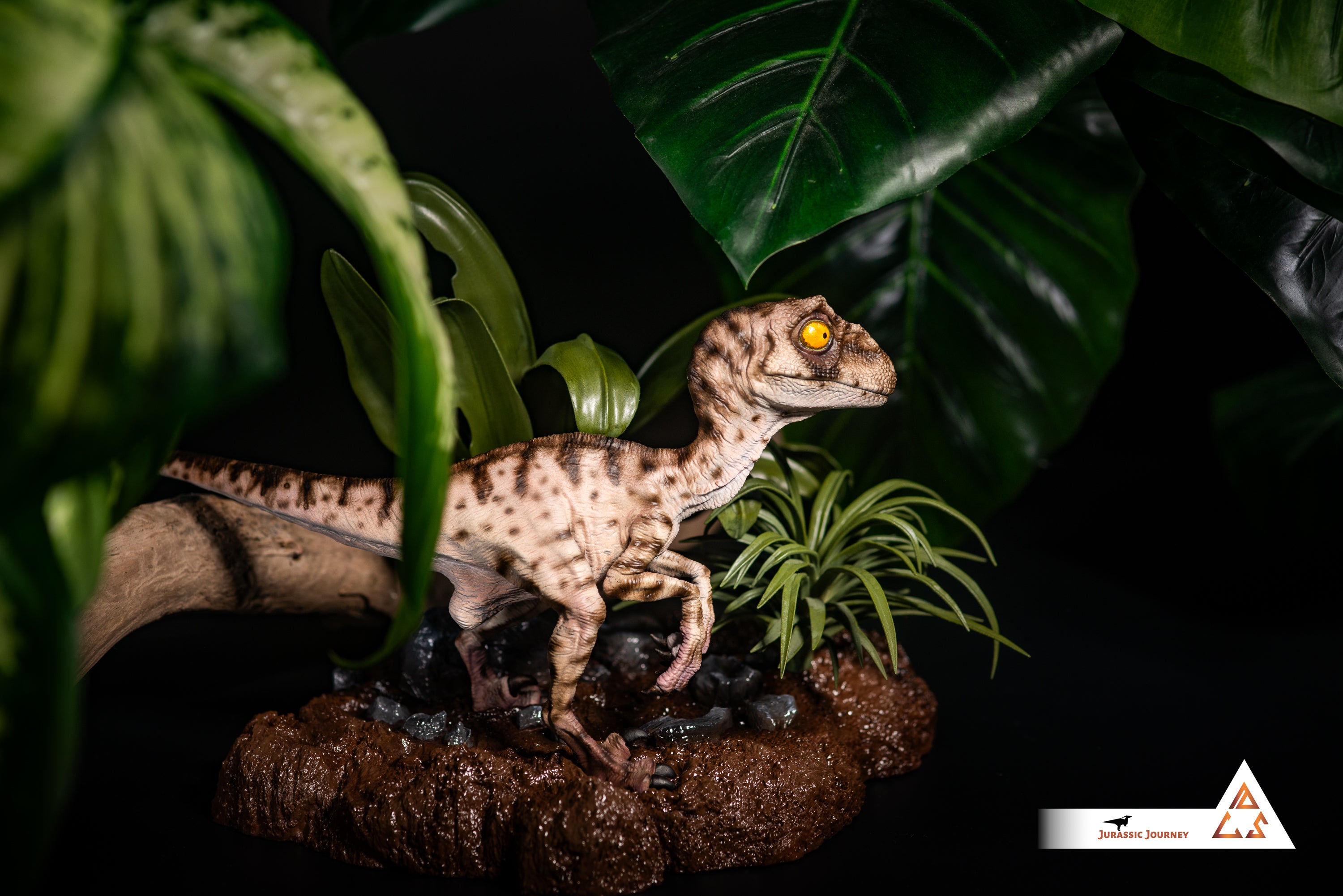 Velociraptor Baby with Mud Base | White Queen Edition | 1:1 scale collectible figure