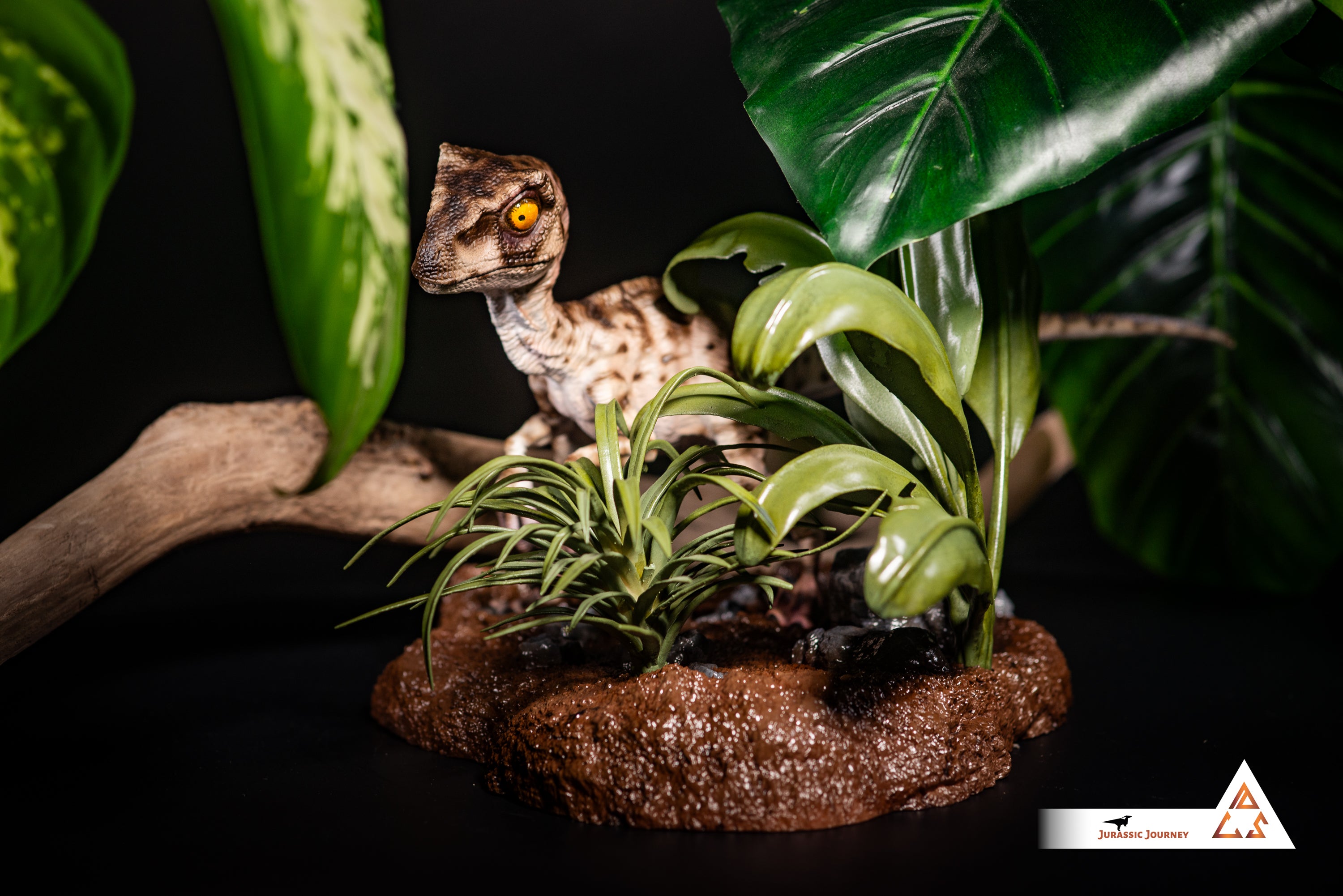 Velociraptor Baby with Mud Base | White Queen Edition | 1:1 scale collectible figure